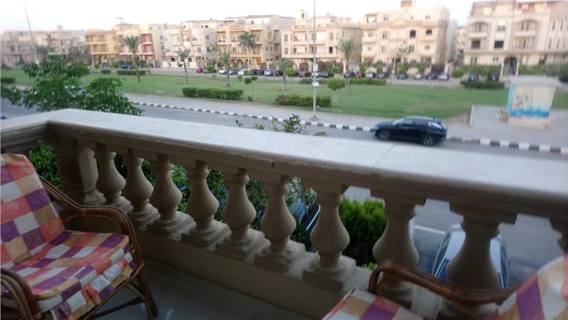 شقة فى التجمع الخامس 230 م2 بحري وغربي للبيع كاش كود 43003