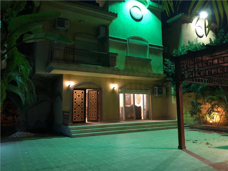 فيلا فى مدينة الرحاب  300 م2 بحرى للايجار مفروش كود 47212