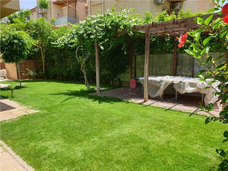 فيلا فى مدينة الرحاب  300 م2 بحرى للايجار قانون جديد كود 54531