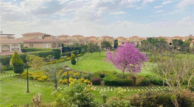 فيلا فى مدينتى  200 م2 شرقي وغربي للبيع تقسيط كود 54901